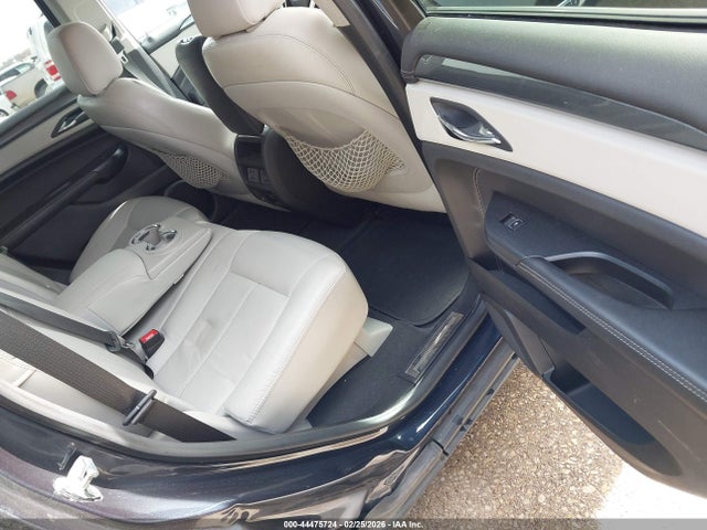 3GYFNAE33FS570302 Cadillac Srx Standard