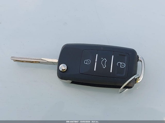 WVGAV7AX9FW614637 Volkswagen TIGUAN S