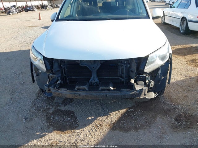 WVGAV7AX9FW614637 Volkswagen TIGUAN S
