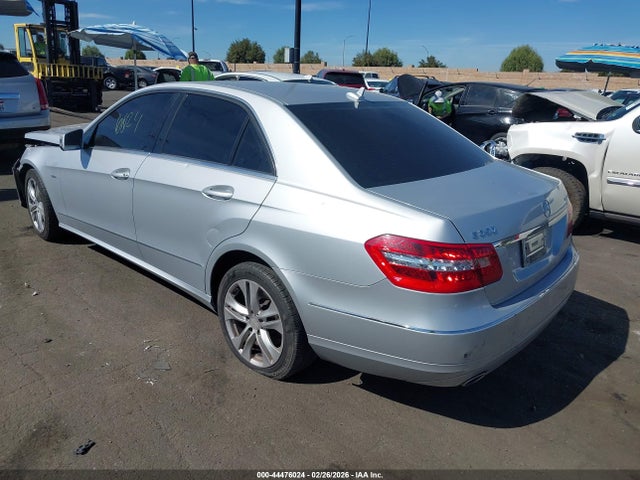 2011 MERCEDES-BENZ E 350 BLUETEC WDDHF2EB8BA332987 Photo 2