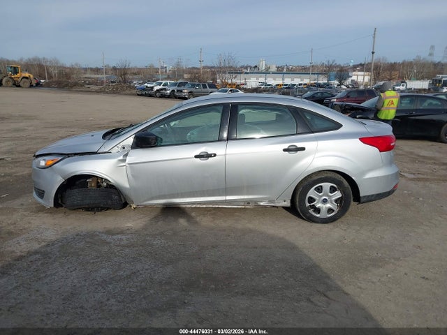 Ford FOCUS S 2016 1FADP3E27GL231226 Image 14