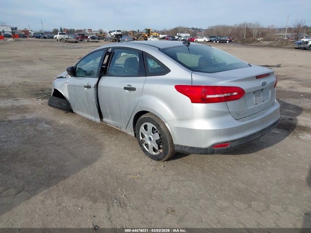 Ford FOCUS S 2016 1FADP3E27GL231226 Image 3