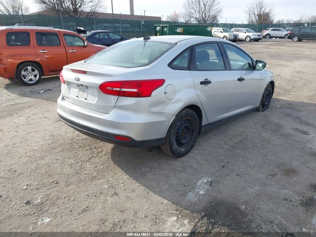 Ford FOCUS S 2016 1FADP3E27GL231226 Image 4