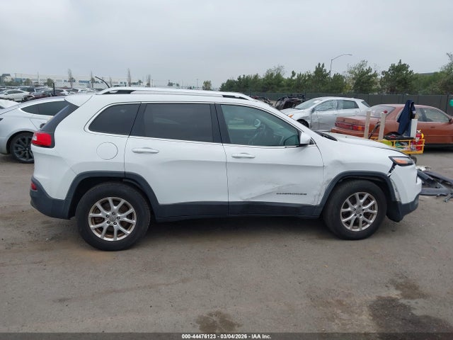 1C4PJMCB5FW535105 Jeep Cherokee Latitude