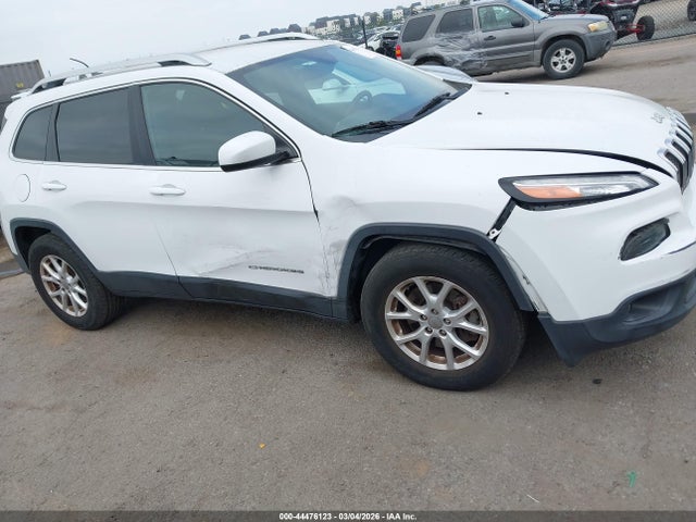 1C4PJMCB5FW535105 Jeep Cherokee Latitude