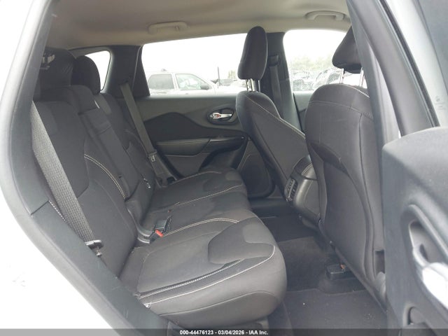 1C4PJMCB5FW535105 Jeep Cherokee Latitude