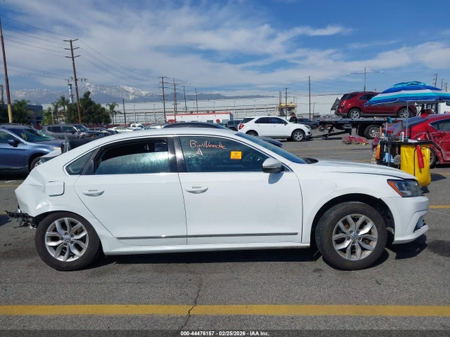 1VWAT7A37GC043012 Volkswagen Passat 1.8t S