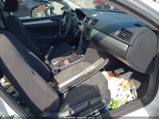 1VWAT7A37GC043012 Volkswagen Passat 1.8t S
