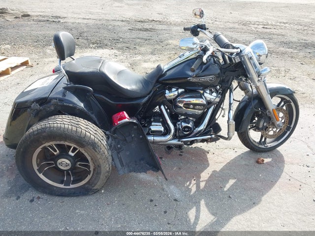 1HD1MCP16KB852822 Harley-Davidson FLRT