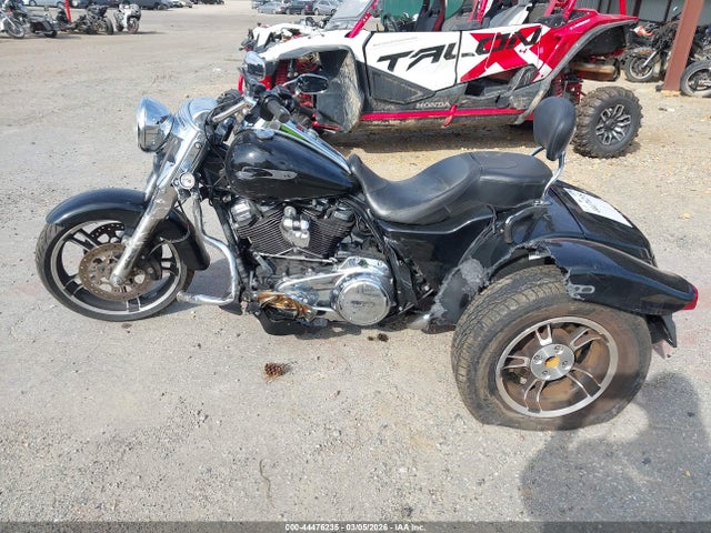 1HD1MCP16KB852822 Harley-Davidson FLRT