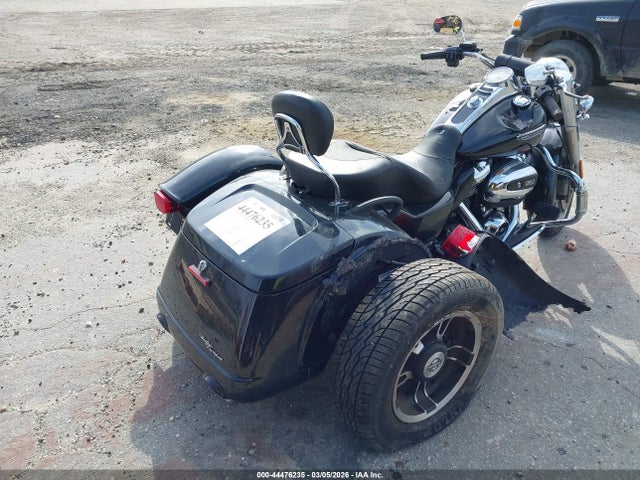 1HD1MCP16KB852822 Harley-Davidson FLRT