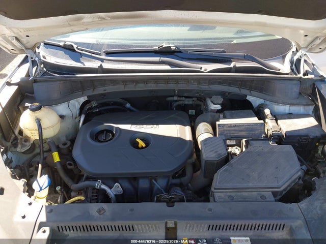 KM8J33A49HU562526 Hyundai TUCSON SE