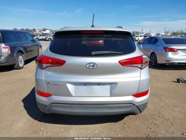 KM8J33A49HU562526 Hyundai TUCSON SE