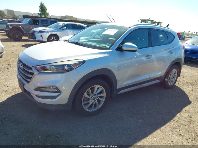 KM8J33A49HU562526 Hyundai TUCSON SE