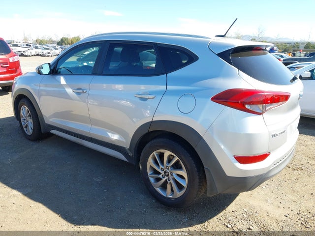 KM8J33A49HU562526 Hyundai TUCSON SE