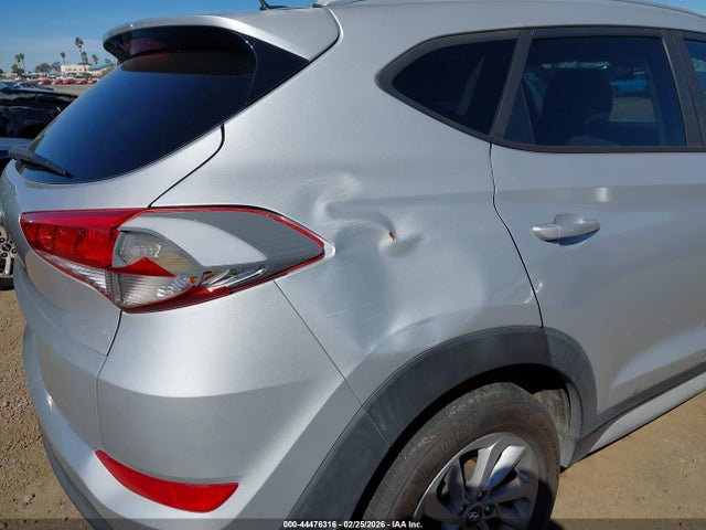 KM8J33A49HU562526 Hyundai TUCSON SE