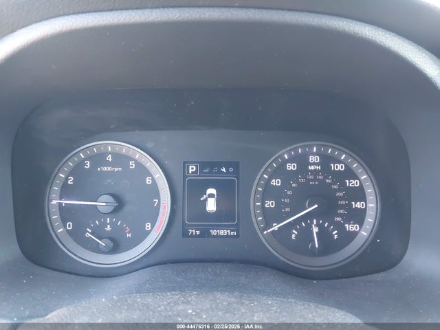 KM8J33A49HU562526 Hyundai TUCSON SE