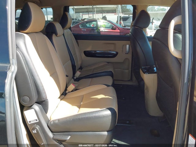 KNDMC5C11J6365702 KIA SEDONA EX