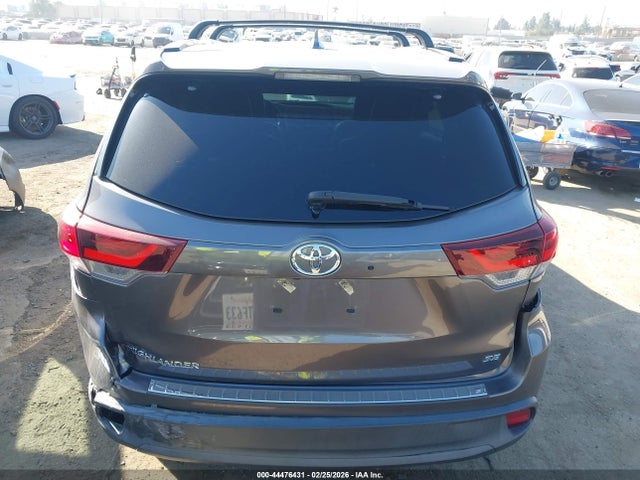 5TDKZRFH1KS301165 Toyota Highlander Se