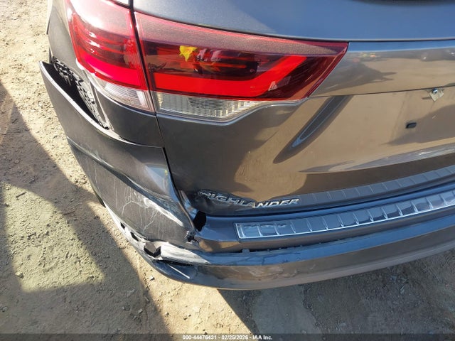 5TDKZRFH1KS301165 Toyota Highlander Se