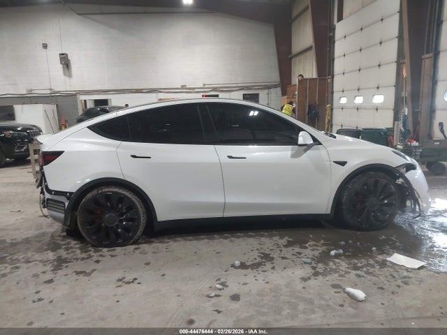 44476444 :رقم المزاد ، 7SAYGDEF4NF457540 vin ، 2022 Tesla Model Y Performance Dual Motor All-wheel Drive مزاد بيع
