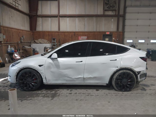 44476444 :رقم المزاد ، 7SAYGDEF4NF457540 vin ، 2022 Tesla Model Y Performance Dual Motor All-wheel Drive مزاد بيع
