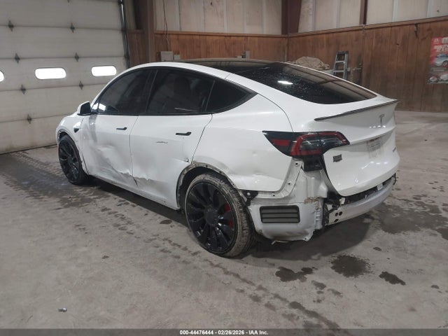 44476444 :رقم المزاد ، 7SAYGDEF4NF457540 vin ، 2022 Tesla Model Y Performance Dual Motor All-wheel Drive مزاد بيع