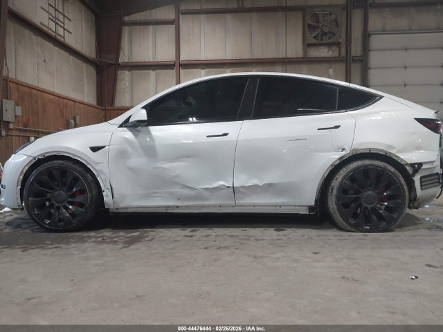 44476444 :رقم المزاد ، 7SAYGDEF4NF457540 vin ، 2022 Tesla Model Y Performance Dual Motor All-wheel Drive مزاد بيع