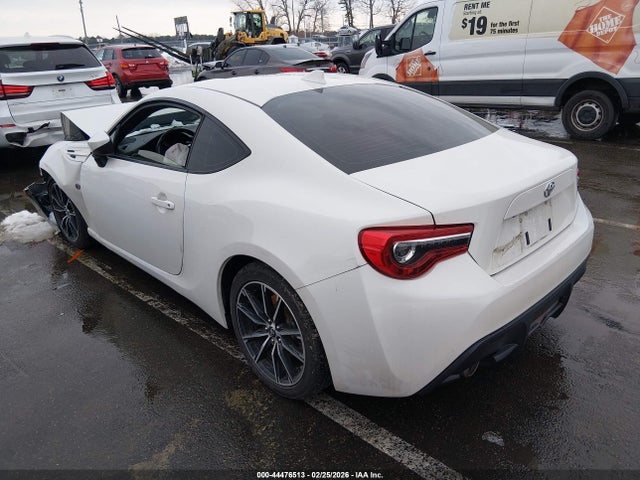 2019 TOYOTA 86 JF1ZNAA17K8701747 Photo 2