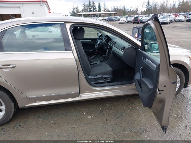 Продаж на аукціоні авто 2016 Volkswagen Passat 1.8t S, vin: 1VWAT7A3XGC021652, номер лоту: 44476534
