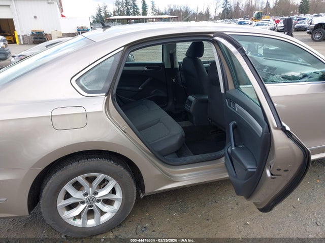 Продаж на аукціоні авто 2016 Volkswagen Passat 1.8t S, vin: 1VWAT7A3XGC021652, номер лоту: 44476534