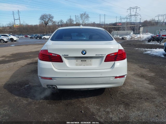 BMW 528i Xdrive 2014 WBA5A7C58ED615802 Image 16