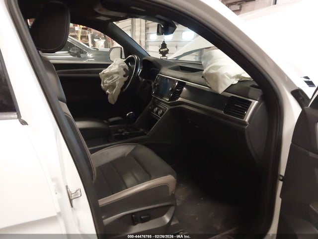 2022 VOLKSWAGEN ATLAS CROSS SPORT 1V2FE2CA5NC227510 Photo 4