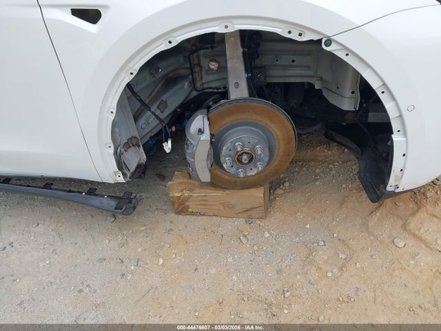 44476807 :رقم المزاد ، 7SAYGDEE6NF385778 vin ، 2022 Tesla Model Y Long Range Dual Motor All-wheel Drive مزاد بيع