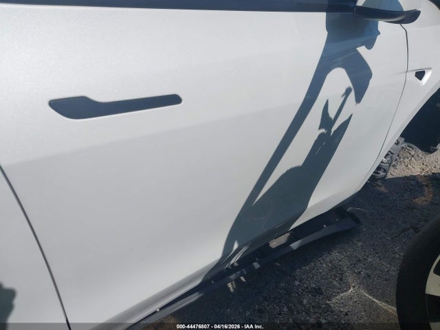 44476807 :رقم المزاد ، 7SAYGDEE6NF385778 vin ، 2022 Tesla Model Y Long Range Dual Motor All-wheel Drive مزاد بيع