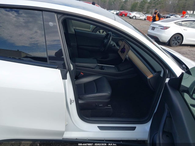 44476807 :رقم المزاد ، 7SAYGDEE6NF385778 vin ، 2022 Tesla Model Y Long Range Dual Motor All-wheel Drive مزاد بيع