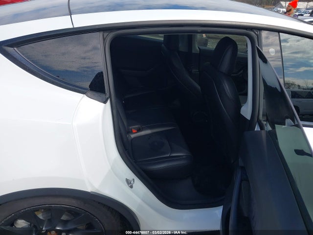 44476807 :رقم المزاد ، 7SAYGDEE6NF385778 vin ، 2022 Tesla Model Y Long Range Dual Motor All-wheel Drive مزاد بيع