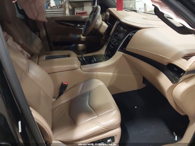 44476824 :رقم المزاد ، 1GYS4DKJ3JR145888 vin ، 2018 Cadillac Escalade Platinum مزاد بيع