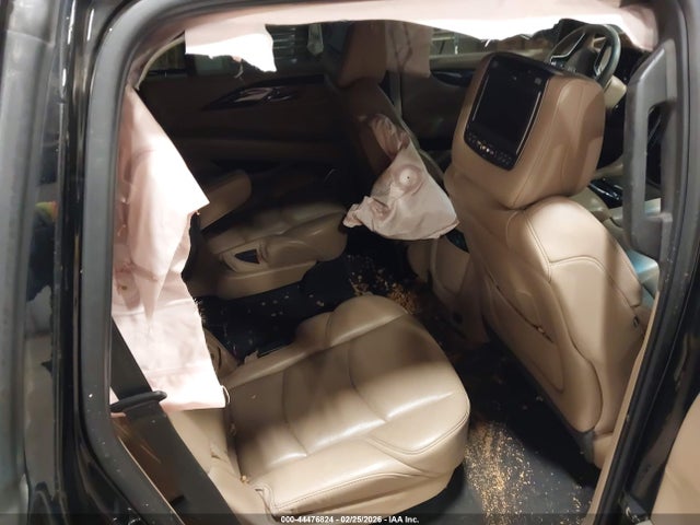 44476824 :رقم المزاد ، 1GYS4DKJ3JR145888 vin ، 2018 Cadillac Escalade Platinum مزاد بيع