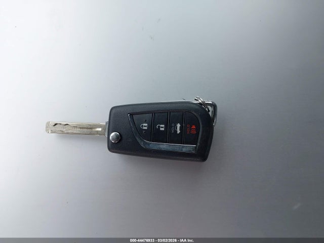 2020 Toyota Camry Le მანქანა იყიდება აუქციონზე, vin: 4T1C11AK8LU880776, აუქციონის ნომერი: 44476933