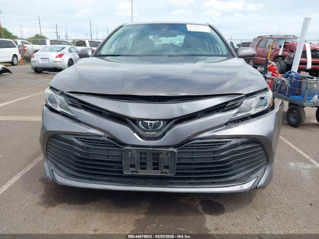 2020 Toyota Camry Le მანქანა იყიდება აუქციონზე, vin: 4T1C11AK8LU880776, აუქციონის ნომერი: 44476933
