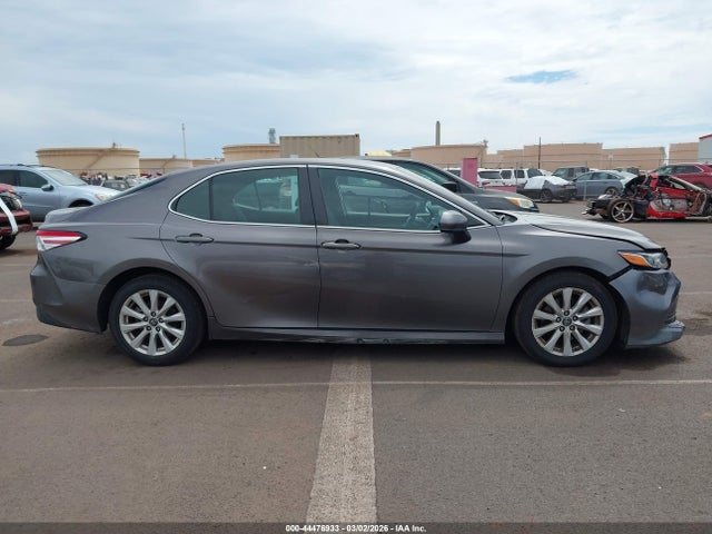 2020 Toyota Camry Le მანქანა იყიდება აუქციონზე, vin: 4T1C11AK8LU880776, აუქციონის ნომერი: 44476933