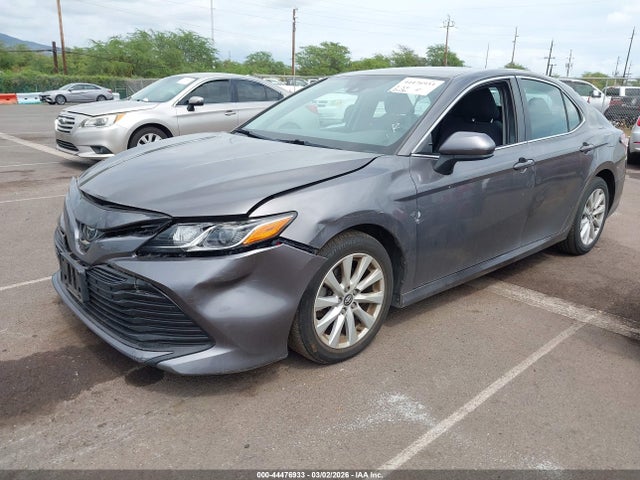 2020 Toyota Camry Le მანქანა იყიდება აუქციონზე, vin: 4T1C11AK8LU880776, აუქციონის ნომერი: 44476933