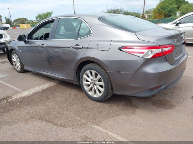 2020 Toyota Camry Le მანქანა იყიდება აუქციონზე, vin: 4T1C11AK8LU880776, აუქციონის ნომერი: 44476933