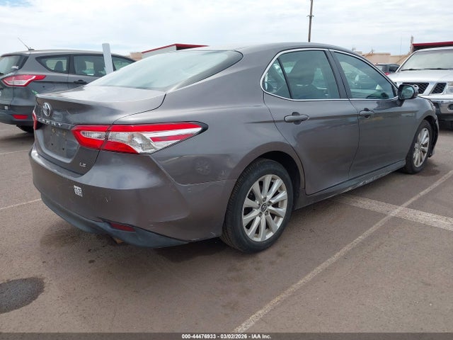 2020 Toyota Camry Le მანქანა იყიდება აუქციონზე, vin: 4T1C11AK8LU880776, აუქციონის ნომერი: 44476933