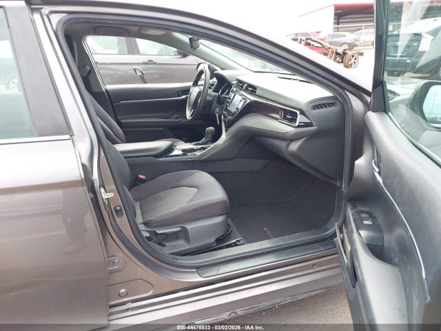 2020 Toyota Camry Le მანქანა იყიდება აუქციონზე, vin: 4T1C11AK8LU880776, აუქციონის ნომერი: 44476933