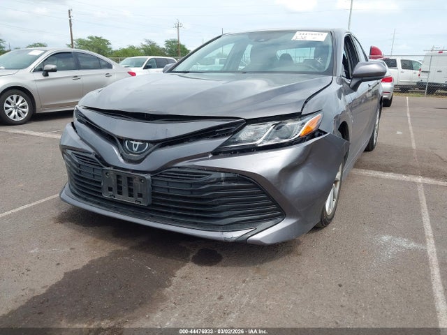 2020 Toyota Camry Le მანქანა იყიდება აუქციონზე, vin: 4T1C11AK8LU880776, აუქციონის ნომერი: 44476933