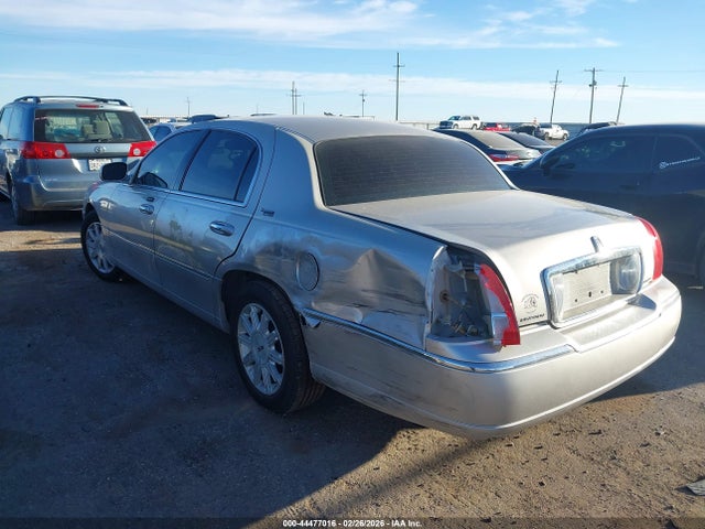2009 LINCOLN TOWN CAR 2LNHM82V89X617073 Photo 2