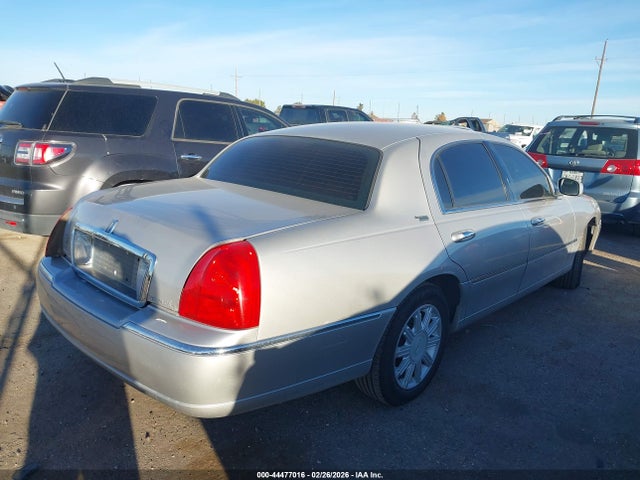 2009 LINCOLN TOWN CAR 2LNHM82V89X617073 Photo 3