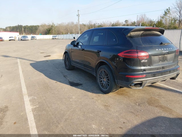 2017 PORSCHE CAYENNE WP1AA2A27HKA82983 Photo 2